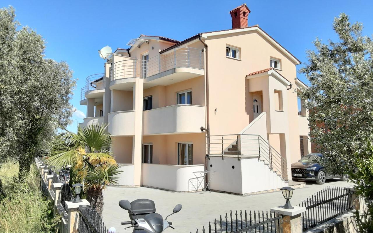 Appartments D&D Peroj Exterior photo